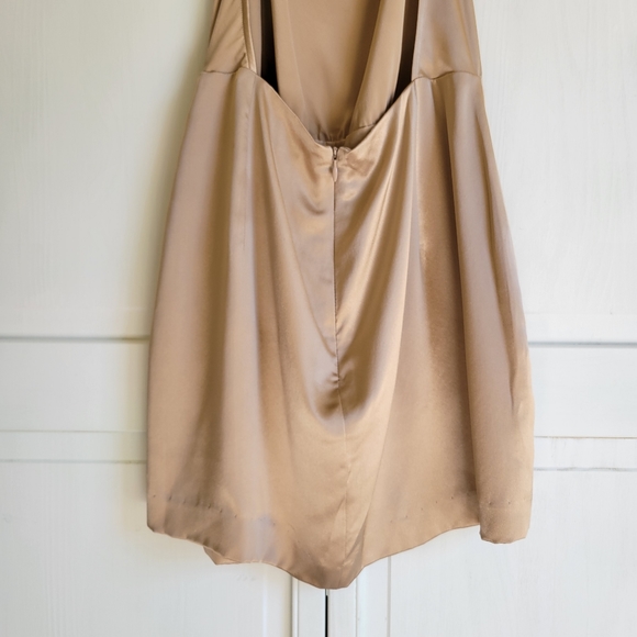 ⬇️ The Sei X REVOLVE Cowl Halter Mini Dress in Champagne Size US 6 NWT - Picture 5 of 7